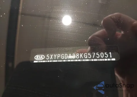 2019 Kia Sorento 2.4L Lx z USA, uszkodzony, nr VIN 5XYPGDA38KG575051